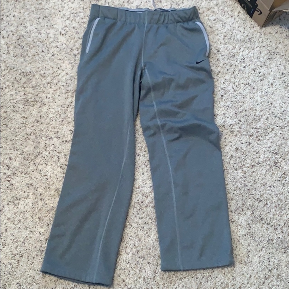 Nike therma-fit sweats